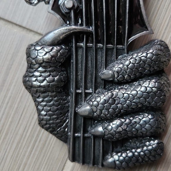 2006 Bergamot Guitar Skull and dragon Hand Belt Buckle - Picture 10 of 12